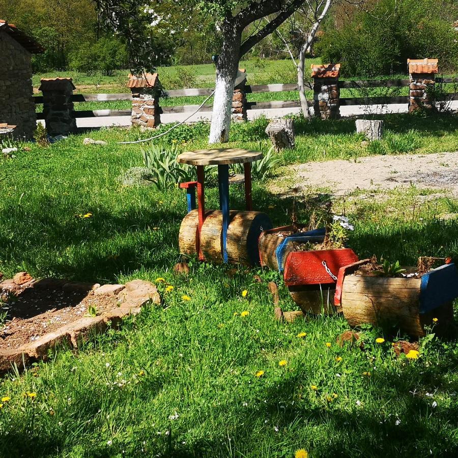 ホテル Etno Konak Angela Kalna エクステリア 写真